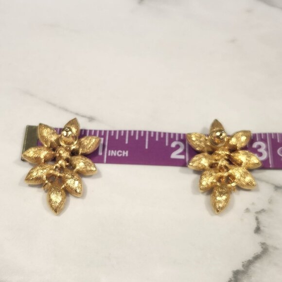 Vintage Gold-Tone Floral Crystal Stud Earrings With Clear Rhinestones - Picture 8 of 8